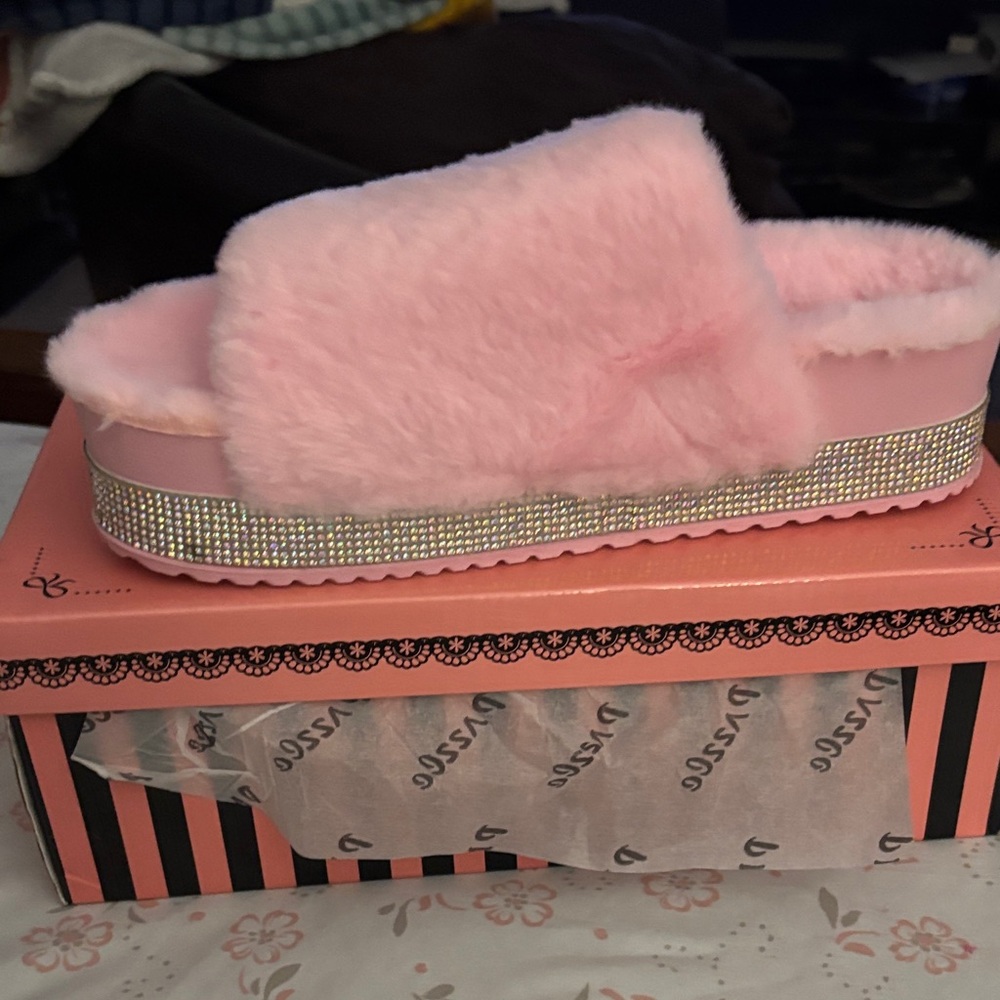 DVSSO Women's Pink Fuzzy Slippers with Silver Accents
